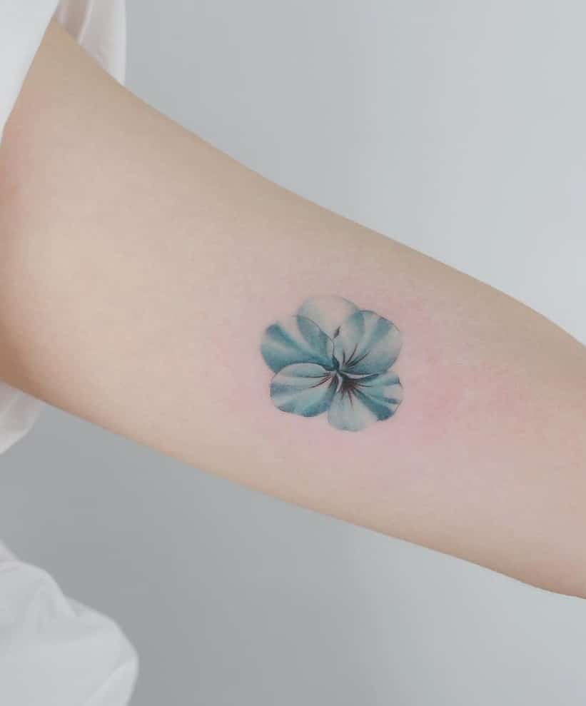 Tatuaje de la flor de Doy