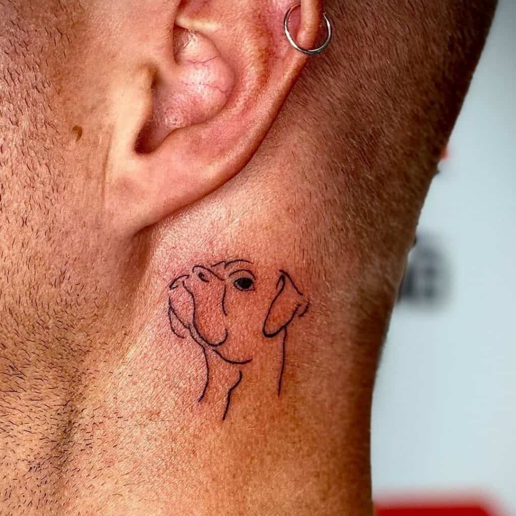 Tatuaje detrás de la oreja inspirado en un perro 