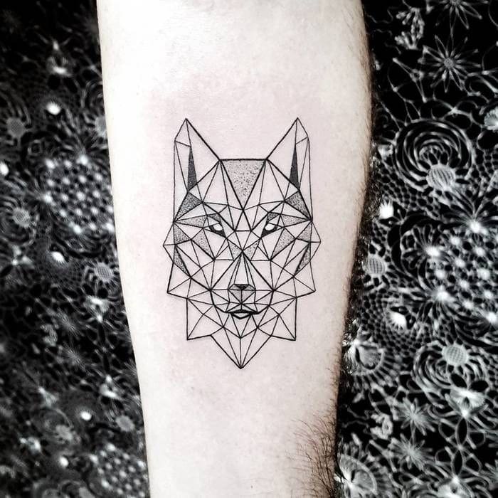 tatuaje de lobo geométrico
