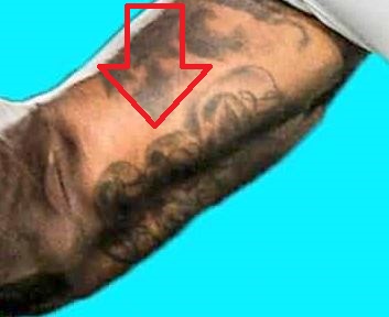 Chris bíceps tatuaje