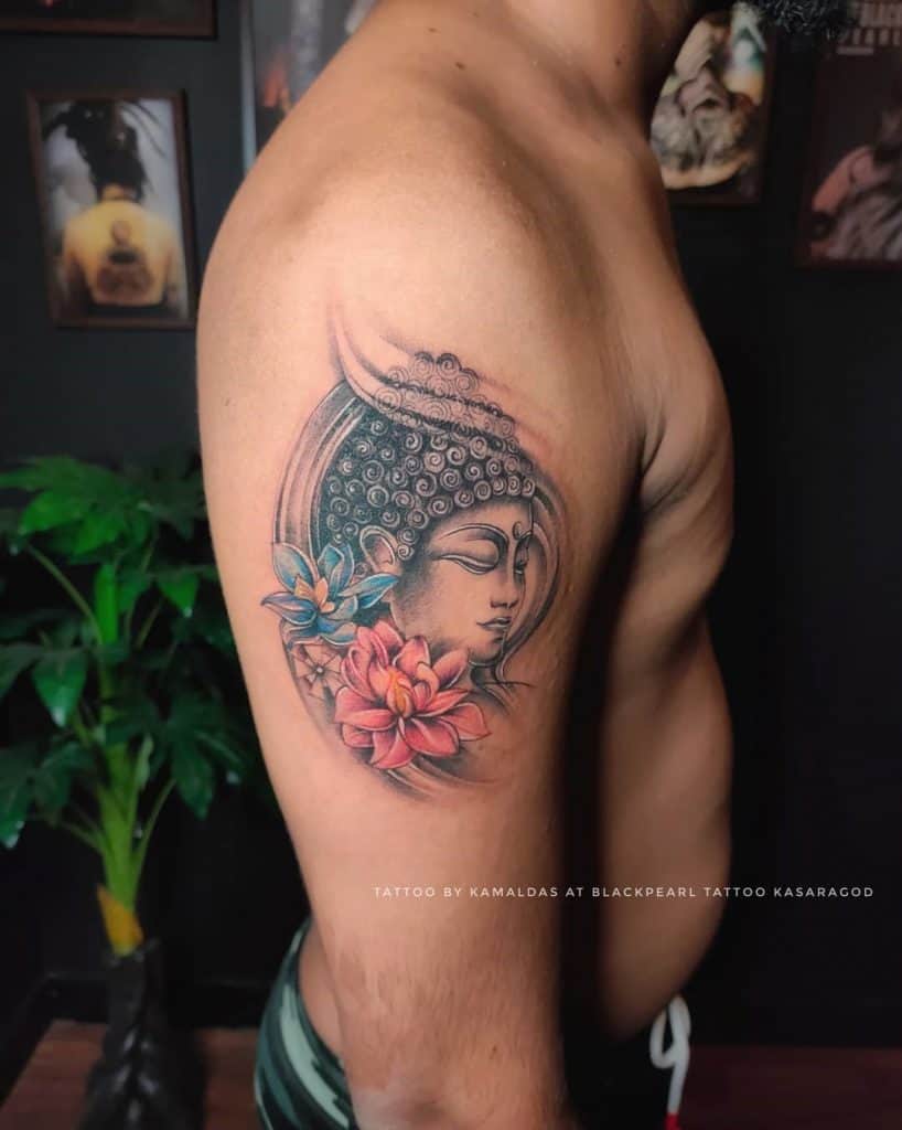 Tatuaje de Buda gigante en el hombro