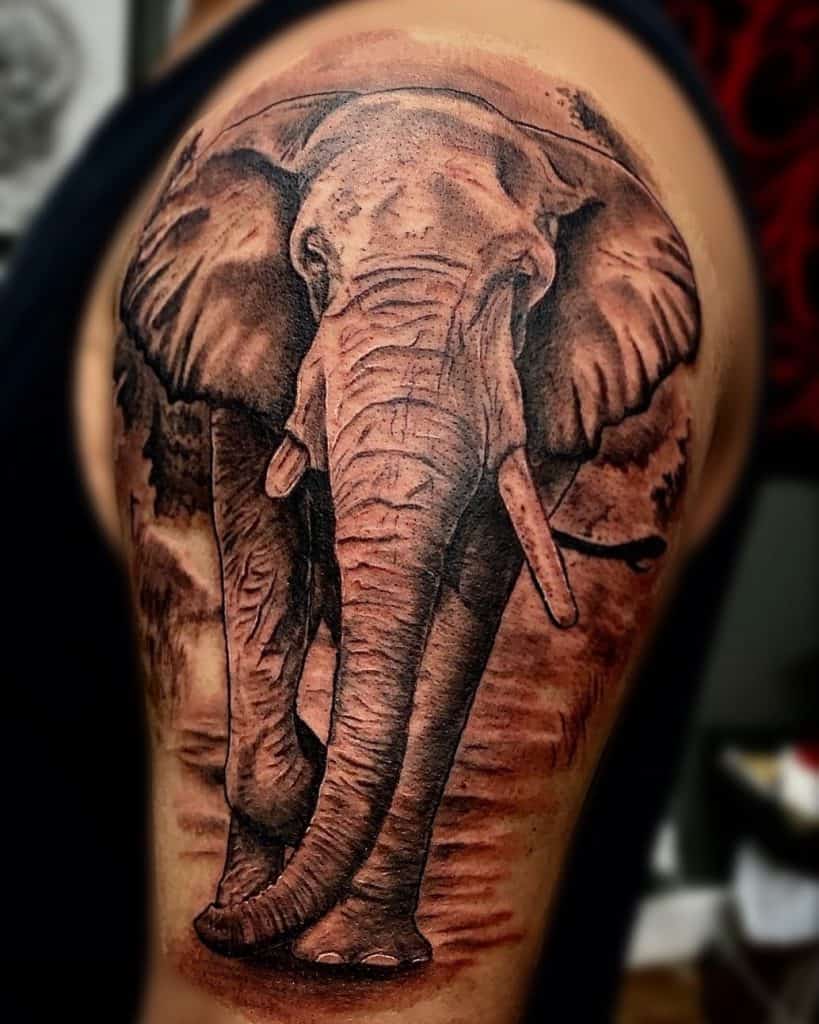 Tatuaje de elefante andante
