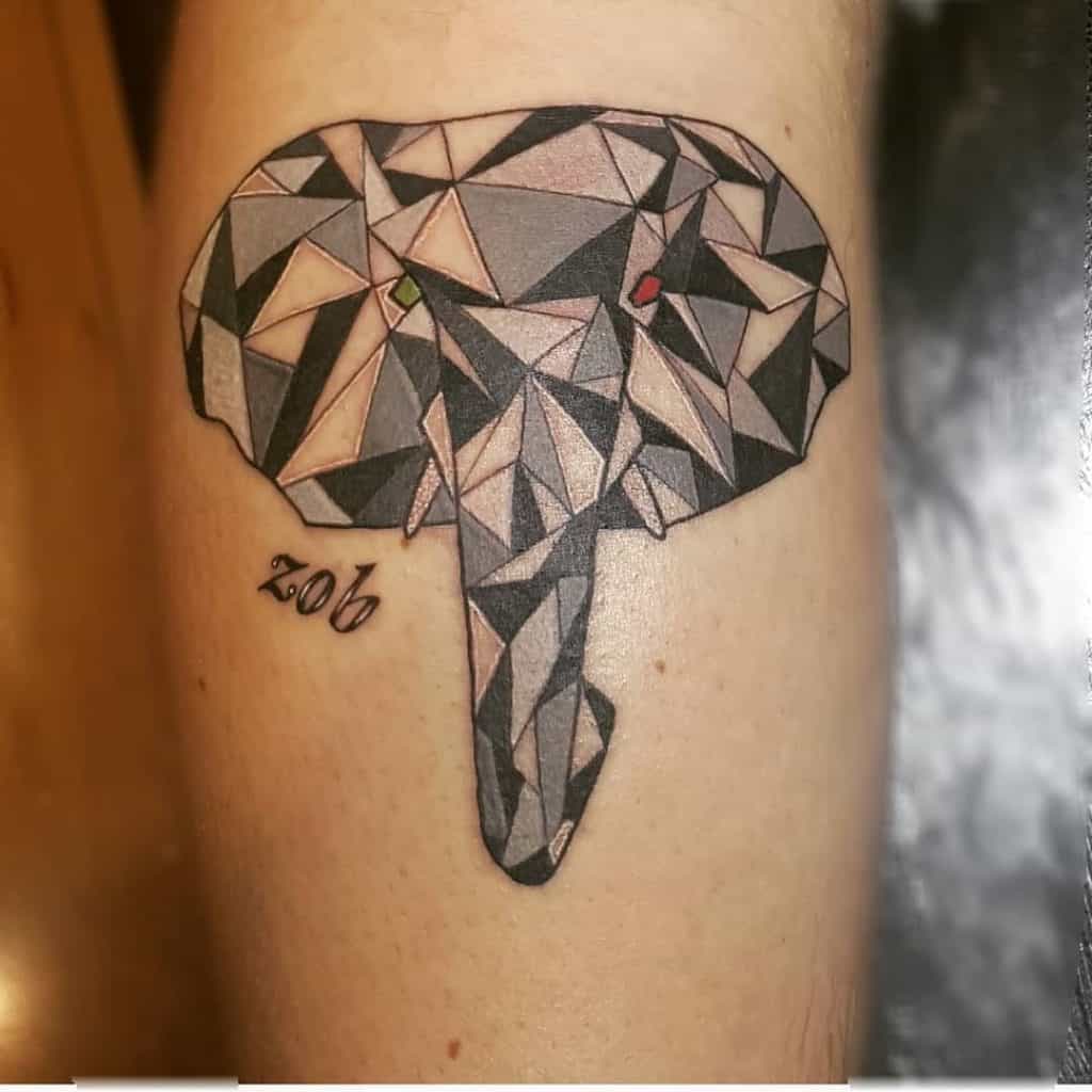 Tatuaje geométrico de cabeza de elefante