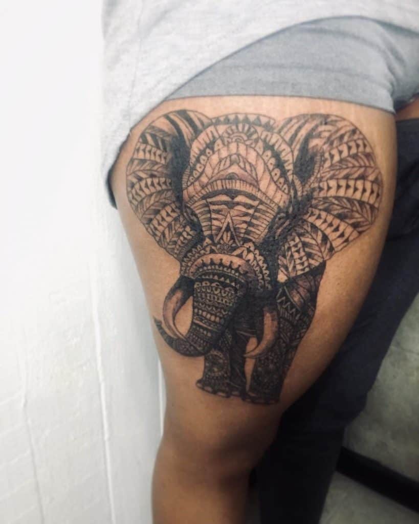 Diseño de tatuaje de elefante tribal