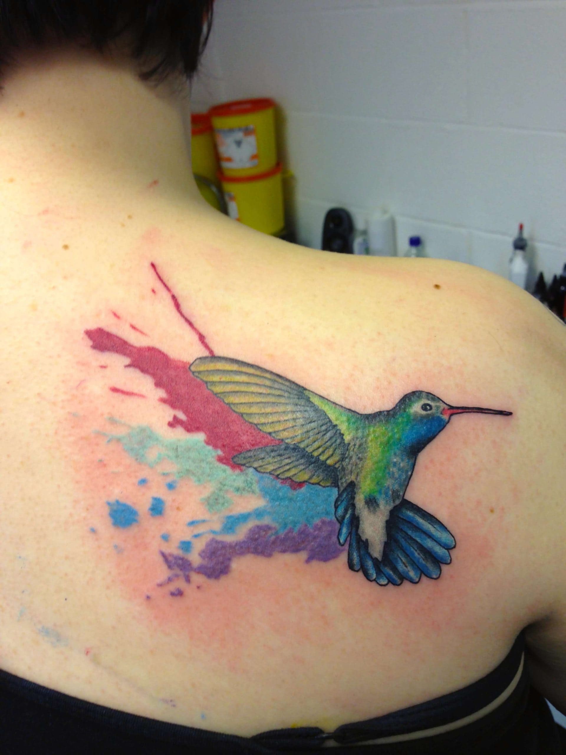 Tatuaje de colibrí animado
