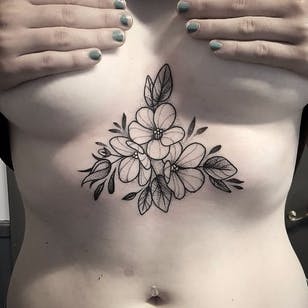 Delicado tatuaje de flor de Cutty Bage #CuttyBage #sketch #sketchstyle #blackwork #flower