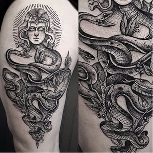 Tatuaje de mujer serpiente intensa por Cutty Bage #CuttyBage #sketch #sketchstyle #black work #snake