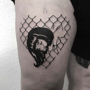 Tatuaje de chica pin-up llorando por Johnny Gloom @JohnnyGloom #JohnnyGloom #Black #Blackwork #BlackTattoo #París # crying #pinup #girl #woman