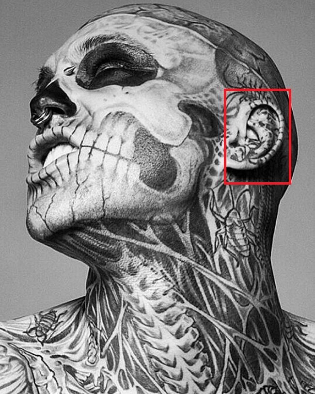Rick Genest - Tatuaje en la oreja izquierda