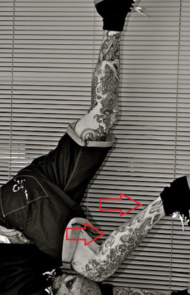 Rick Genest-tatuaje-pierna izquierda