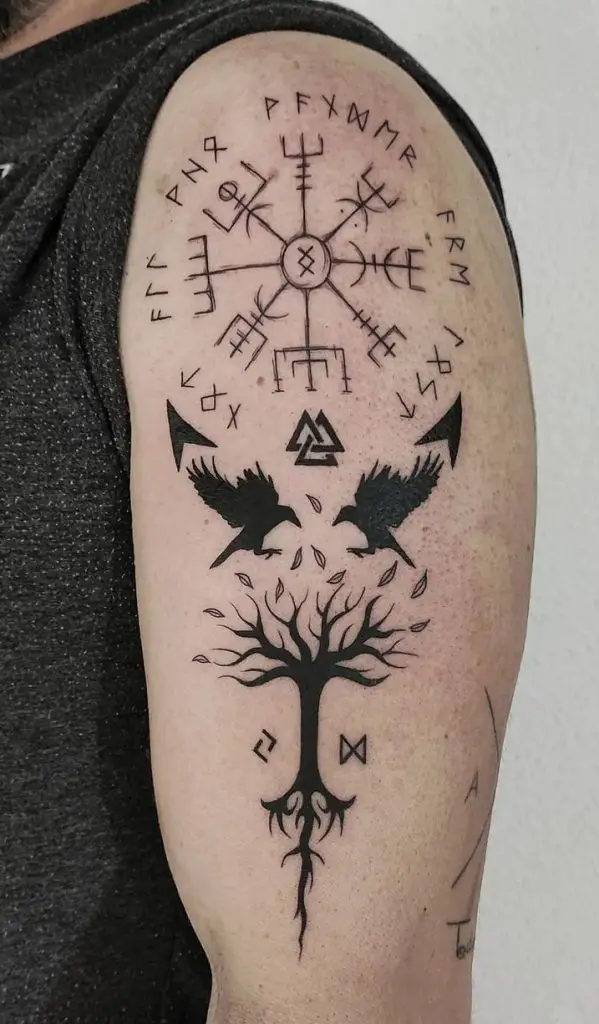 Yggdrasil con tatuajes vikingos