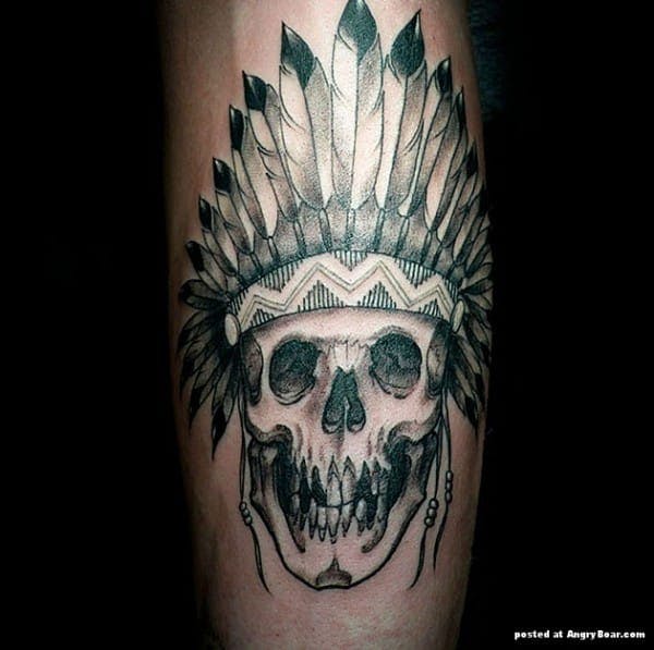 Tatuaje creativo de calavera por Scott Campbell #skull #blackwork #fineline #scottcampbell