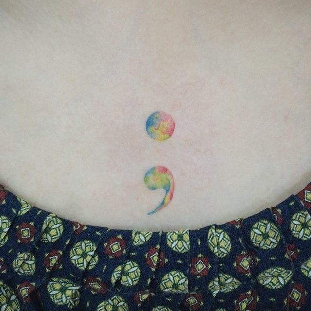¡Belleza minimalista!  Tatuaje de punto y coma de acuarela a través de @yoon_kitty_.  # acuarela #semicolon