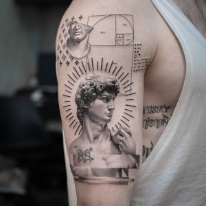 Tatuaje de estatua griega