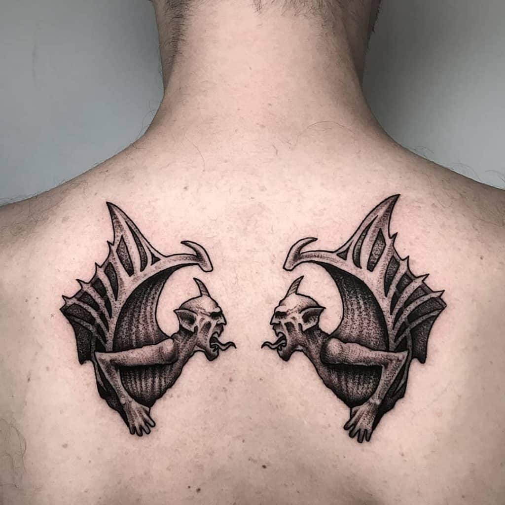 Tatuaje de gárgolas dobles