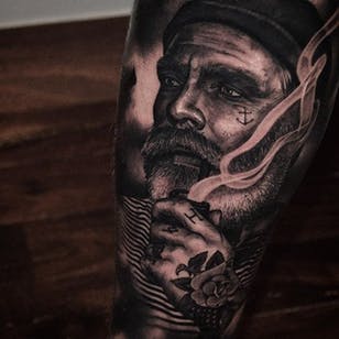 Marinero tatuado por Ben Thomas.  #realismo # gris negro # negro-grisrealismo #retrato #BenThomas #sailor
