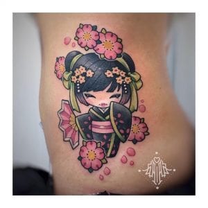 Tatuaje de muñeca Kokeshi