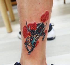 Tatuaje de Kirin en el tobillo