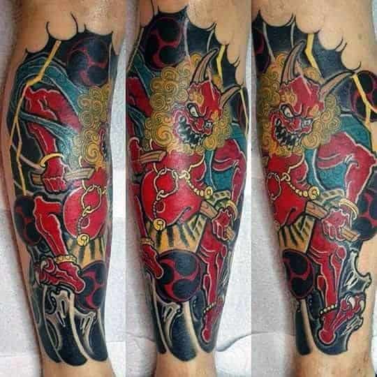 Tatuaje de raijin en la pierna