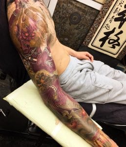 Tatuaje de manga raijin en el brazo