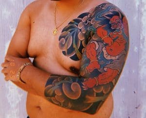 Tatuaje de manga raijin en el brazo