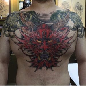 Tatuaje de raijin en el pecho