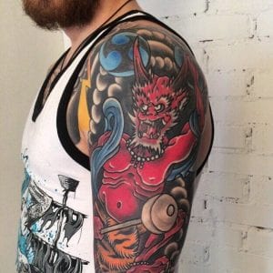 Tatuaje de raijin en el hombro