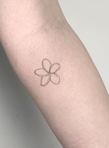 Tatuaje de Plumeria simple