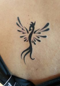 Tatuaje De Fénix Tribal Simple