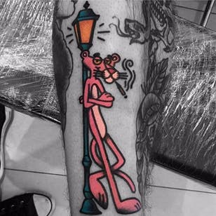 Tatuaje de la Pantera Rosa de Ozzy Ostby.  #OzzyOstby # estadounidense tradicional #trads #tradicional #pinkpanther