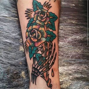 Tatuaje americano tradicional de Ozzy Ostby.  #OzzyOstby # americano tradicional #trads #tradicional # rosa