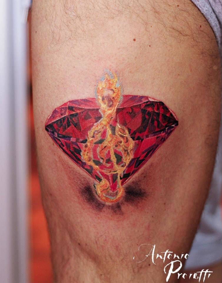 ¿Te apasionan los tatuajes de diamantes?  Por Antonio Proietti.  #diamante #rojo # música