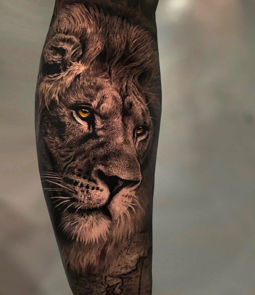 Tatuaje realista negro y gris
