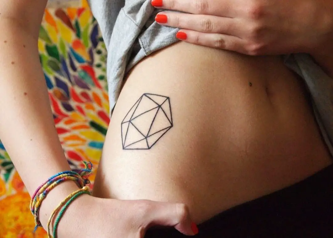 Un ejemplo de tatuajes geométricos de diamantes # geométrica # geometría # líneas # trabajo de línea # diamante
