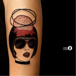Tatuaje inspirado en el arte pop de Jamie Luna #JamieLuna #blackwork #brain #popart