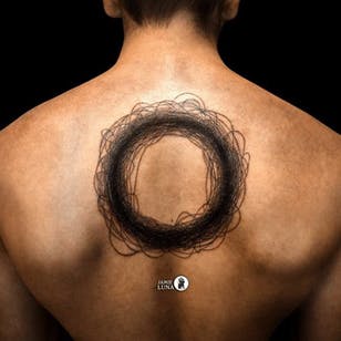 Tatuaje circular de Jamie Luna #JamieLuna #blackwork #circle