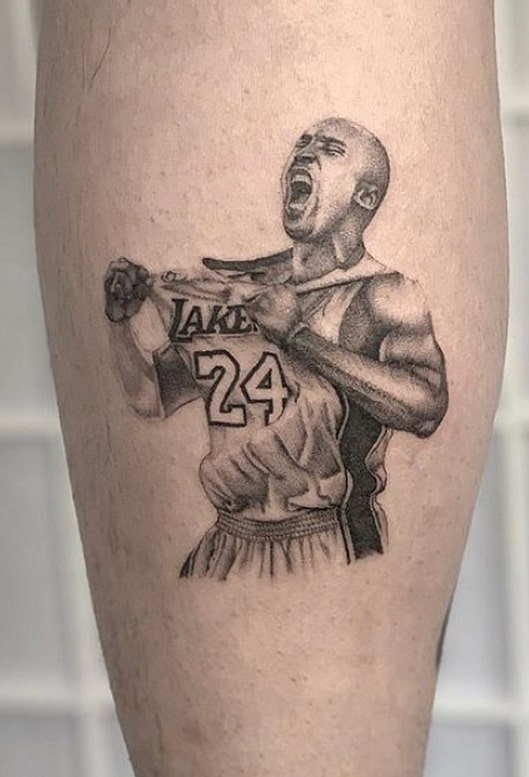 Pequeño tatuaje de Kobe Bryant