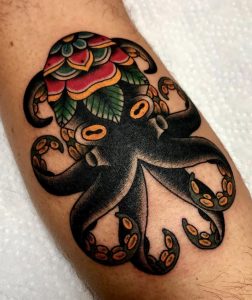 Tatuaje tradicional de calamar