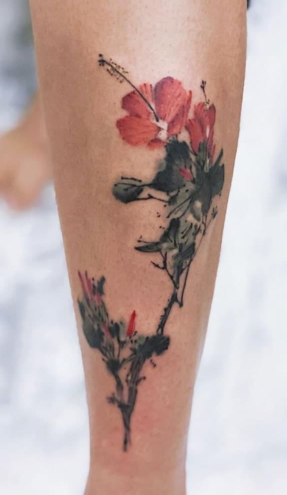 Tatuaje de hibisco acuarela