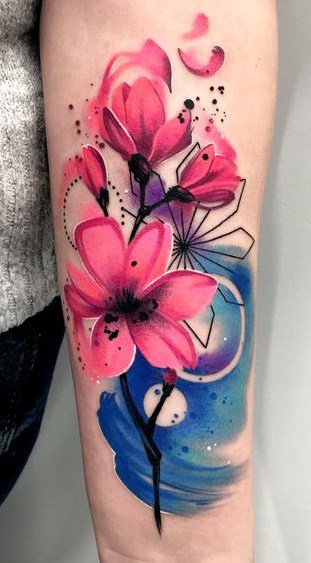 Tatuaje de magnolia en acuarela