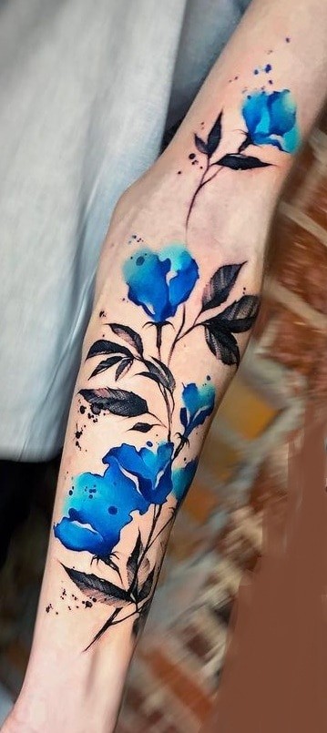 Tatuaje de flor de acuarela