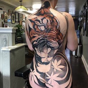 Tatuaje Neo Tradicional de Justin Hartman #NeoTraditional #Tatuaje NeoTradicional #Artista NeoTradicional #BestArtists #BestTattoos #Fantastic Tattoos #JustinHartman #Week #Weedtattoo #Tiger #Tigertattoo
