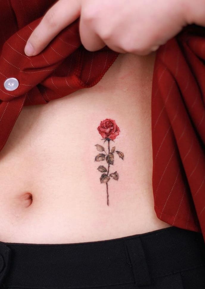 Tatuaje de una sola rosa roja