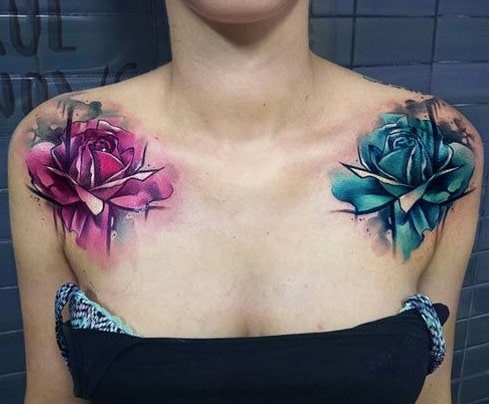 Tatuaje de rosa azul y morada