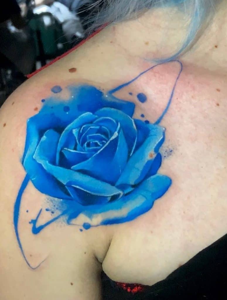 Tatuaje de rosa azul