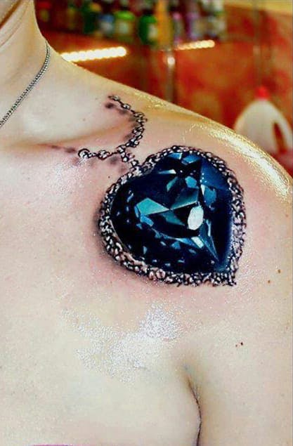 No estoy tan seguro de la ubicación, pero el tatuaje aún se ve genial.  Tatuaje 3D de Marcello Cestia Tattoo.
