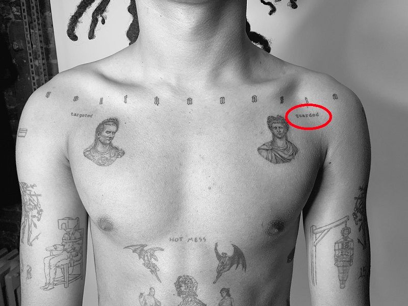 Luka Sabbat custodiado tatuaje
