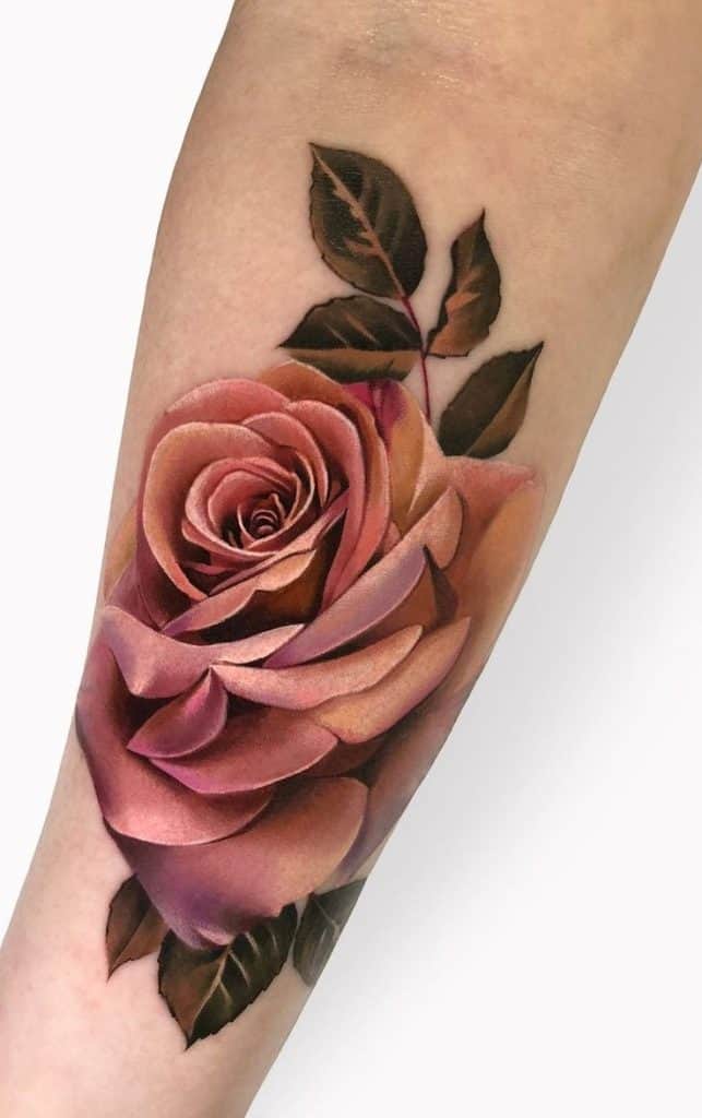 Tatuaje de rosa rosa realista