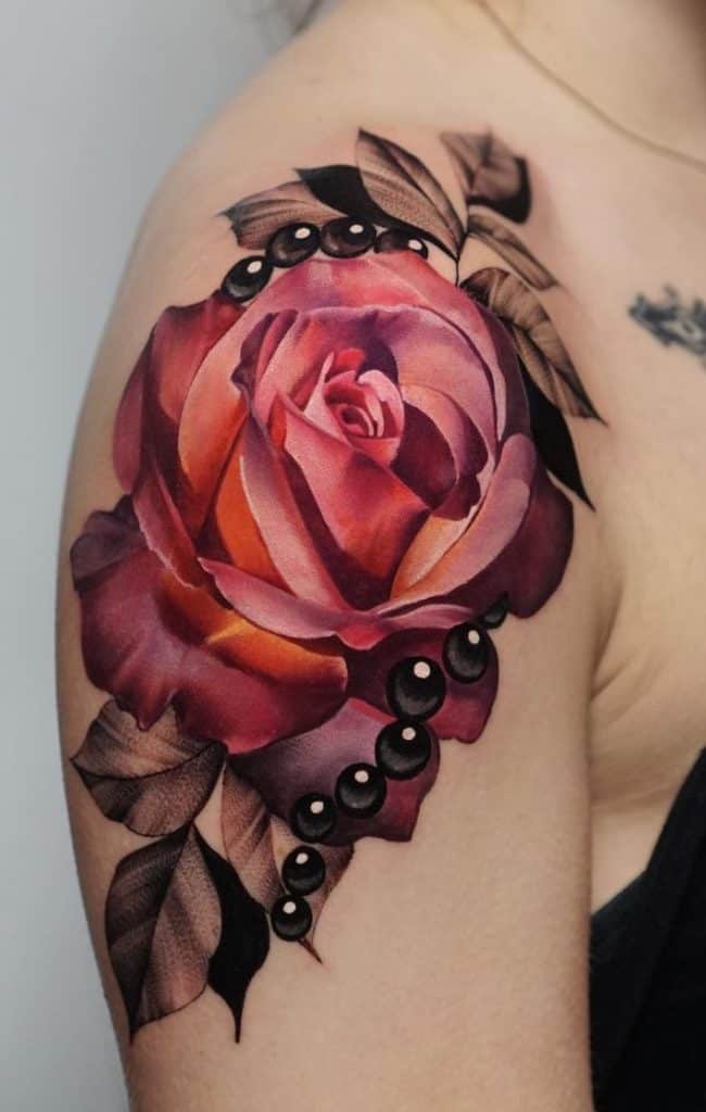 Tatuaje de rosa realista