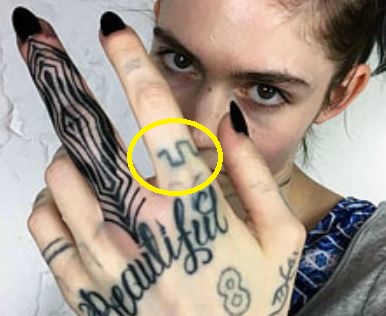 Grimes Grrek Meandro Tatuaje
